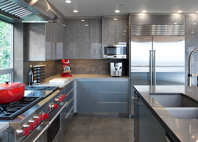Noche Grigio Laminated Glass Cabinets - Range Walkway
